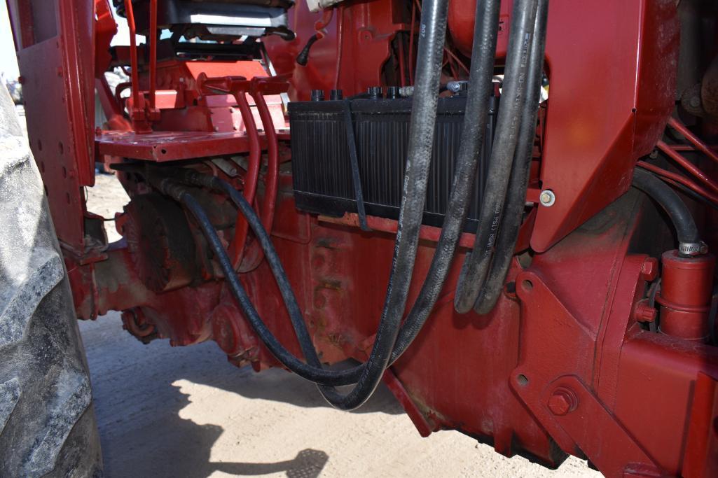 International 766 2wd tractor