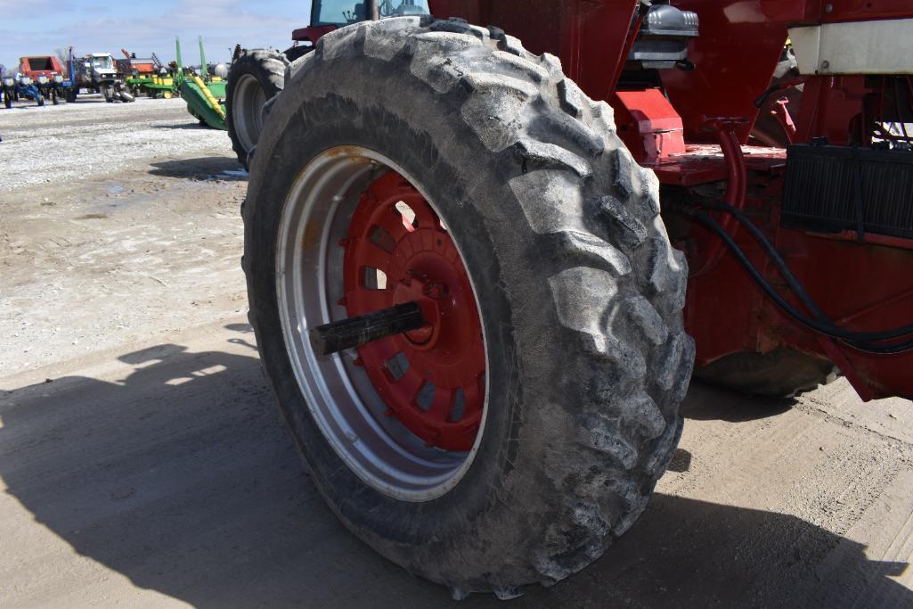 International 766 2wd tractor