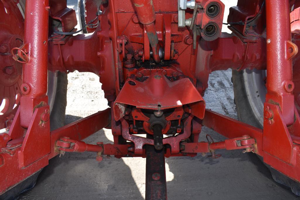 International 766 2wd tractor
