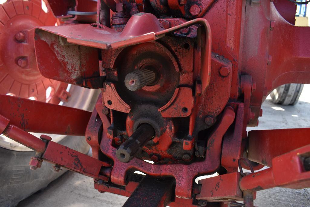 International 766 2wd tractor
