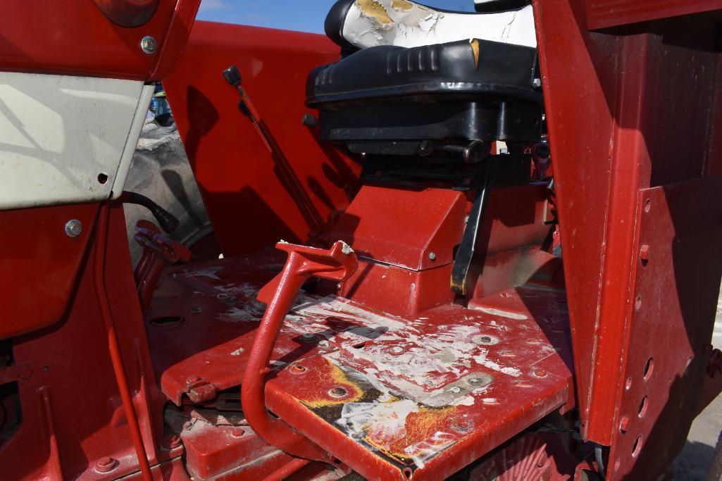 International 766 2wd tractor