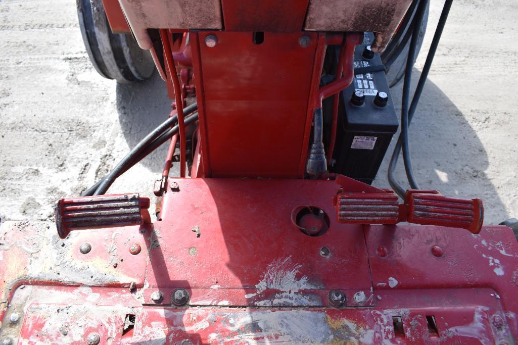 International 766 2wd tractor