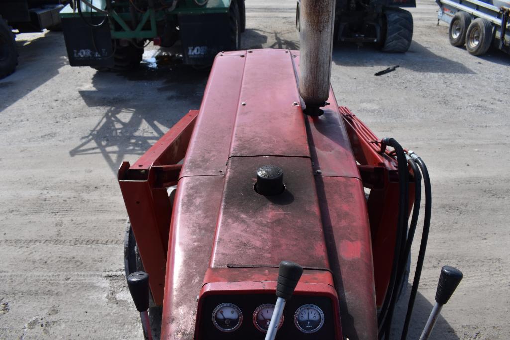 International 766 2wd tractor