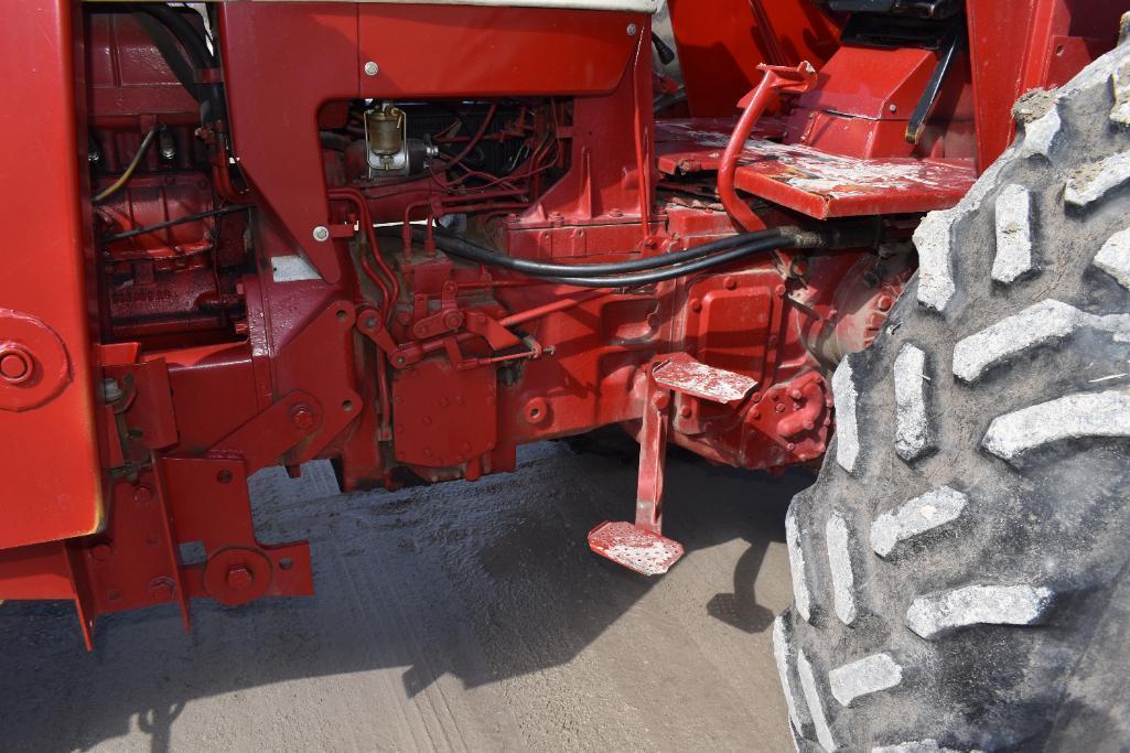 International 766 2wd tractor