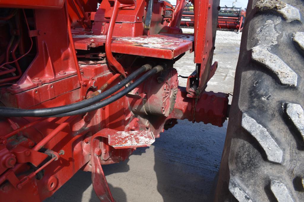 International 766 2wd tractor