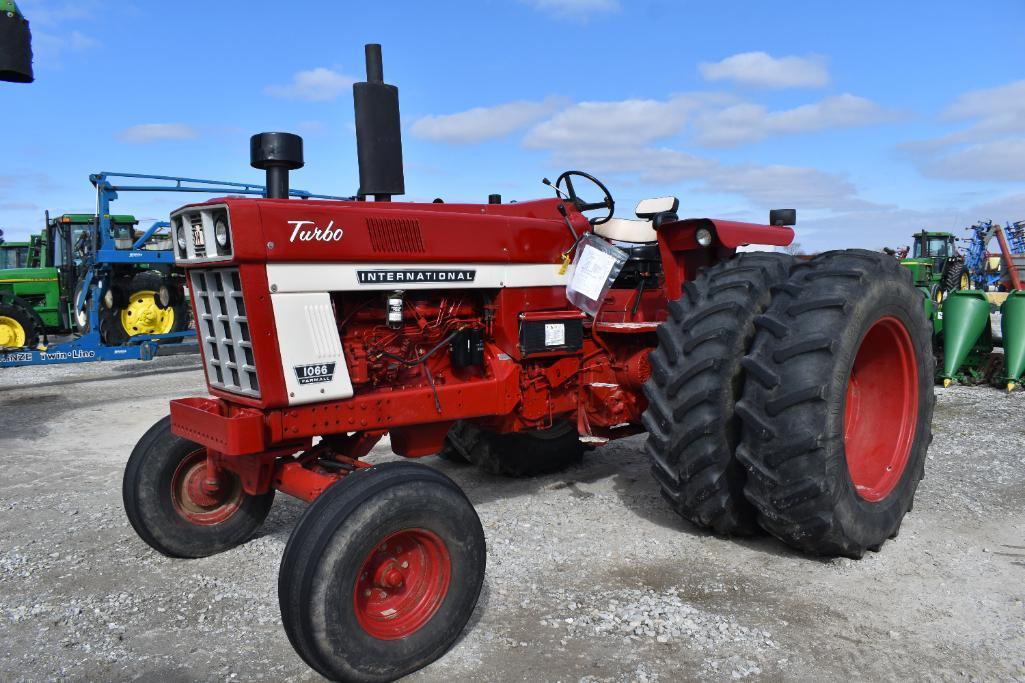 International 1066 2wd tractor