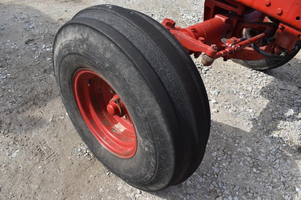 International 1066 2wd tractor