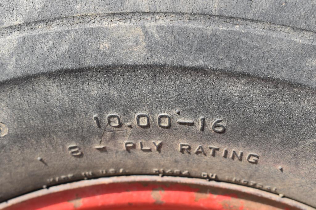 International 1066 2wd tractor