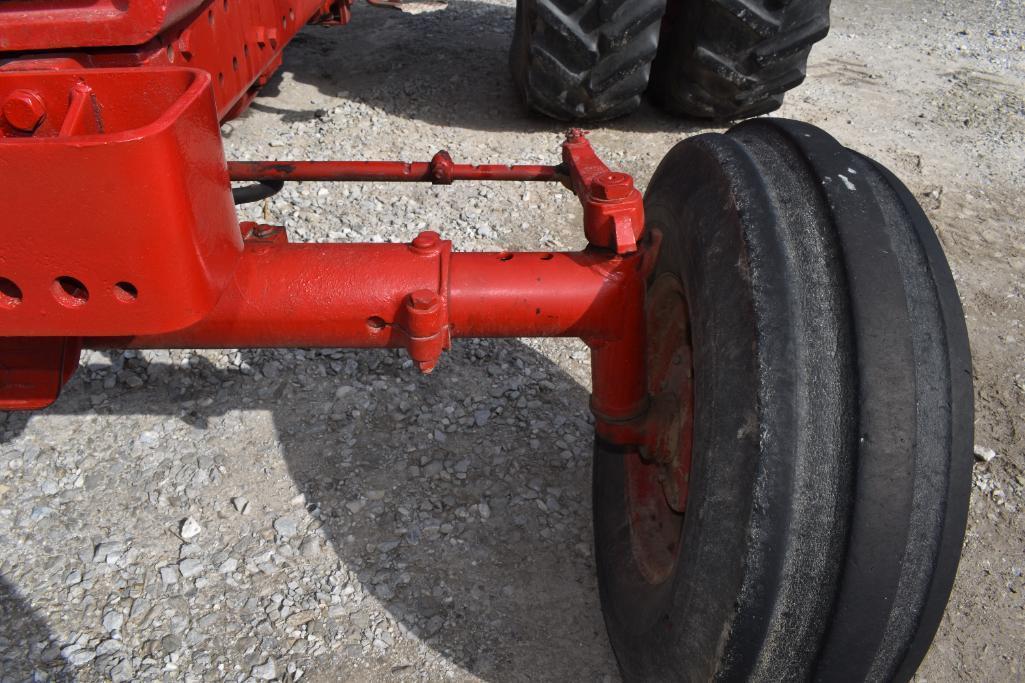 International 1066 2wd tractor