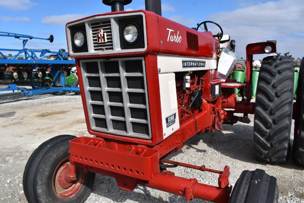 International 1066 2wd tractor