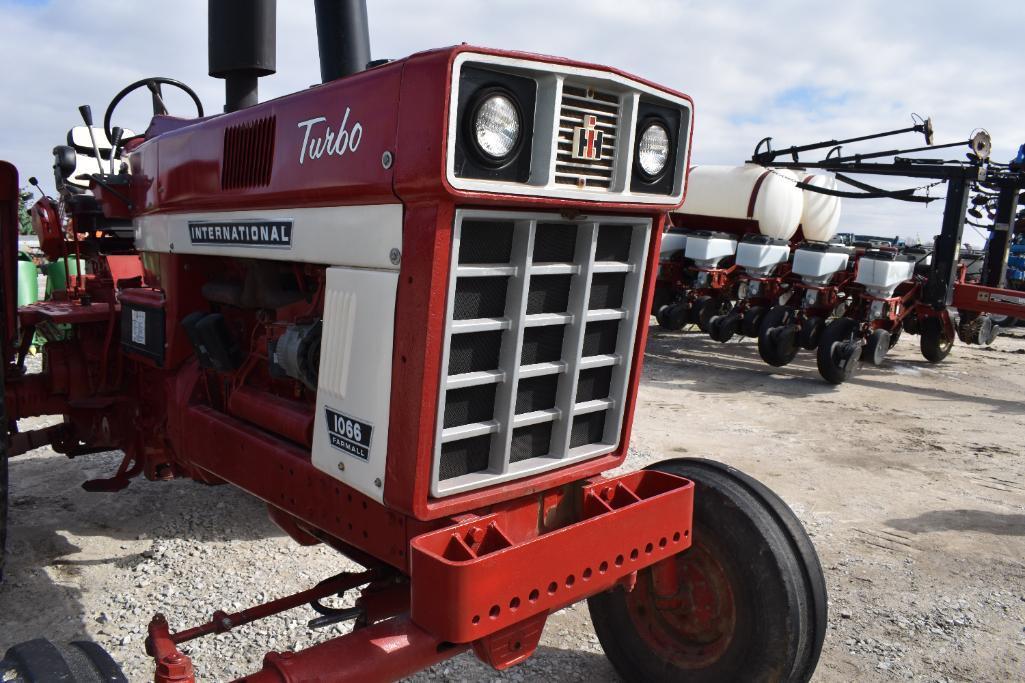 International 1066 2wd tractor