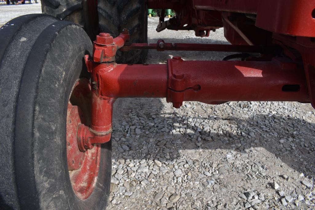 International 1066 2wd tractor