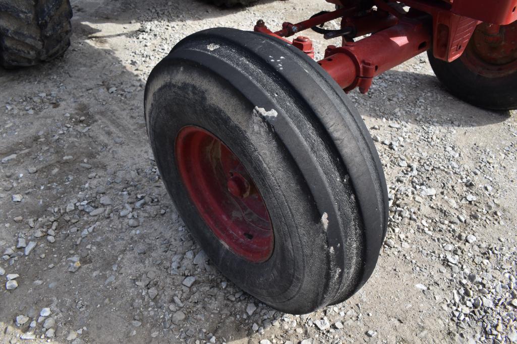 International 1066 2wd tractor