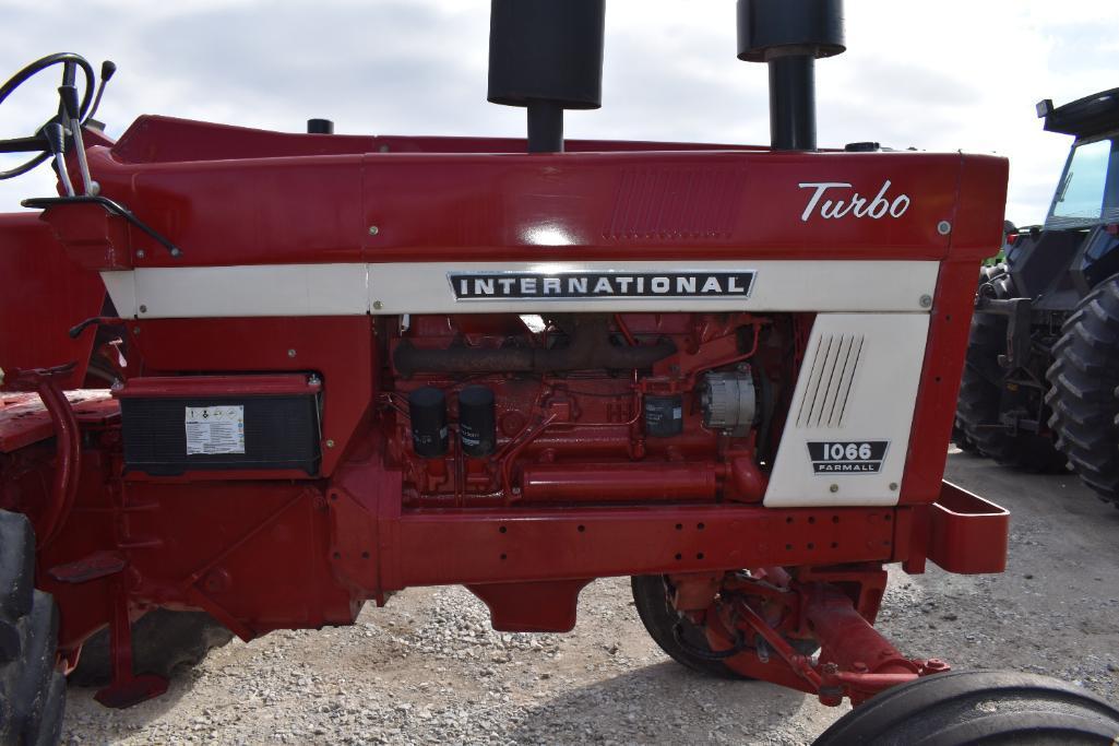 International 1066 2wd tractor