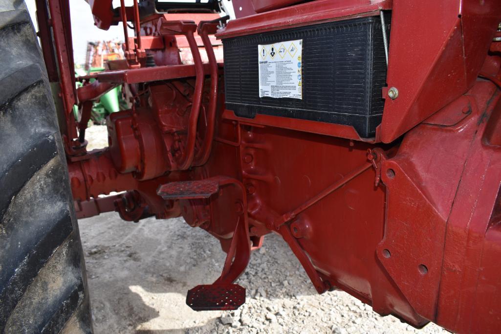 International 1066 2wd tractor