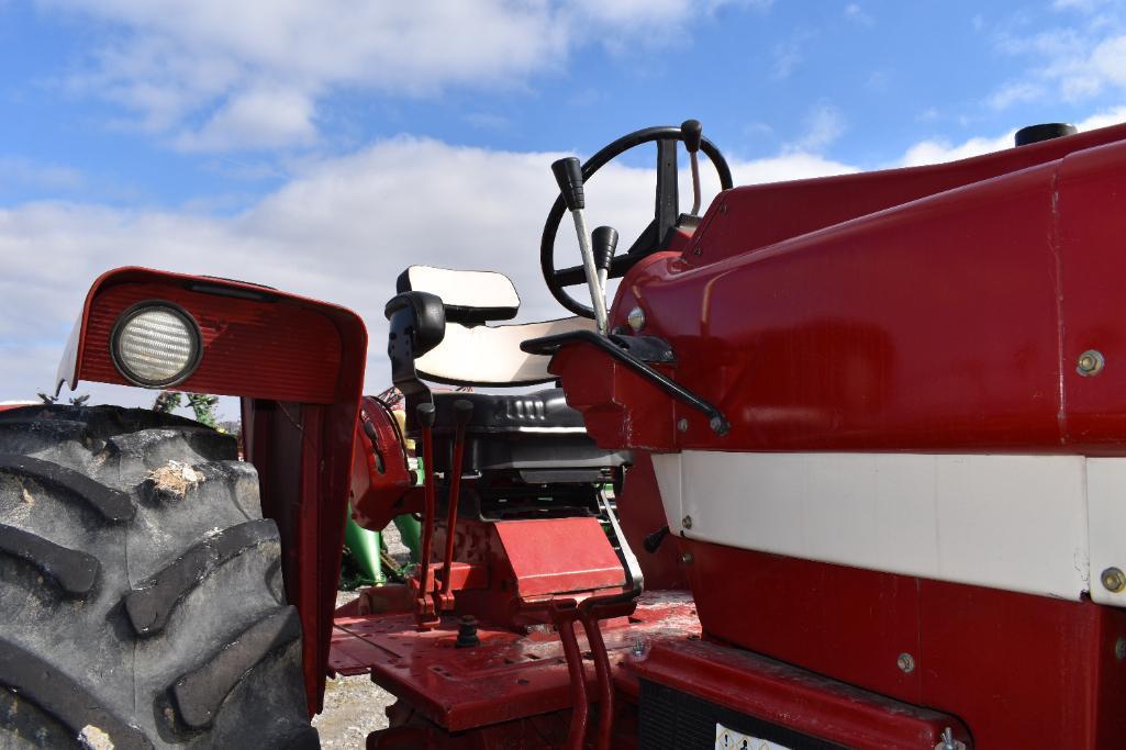 International 1066 2wd tractor