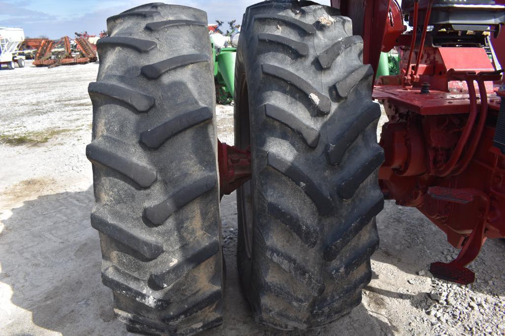 International 1066 2wd tractor