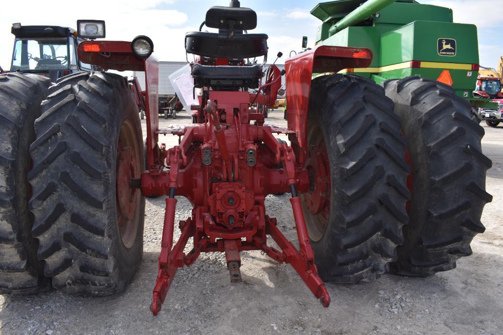 International 1066 2wd tractor