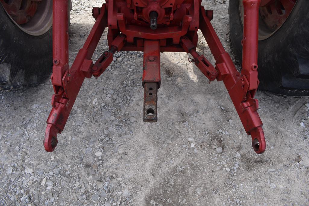International 1066 2wd tractor