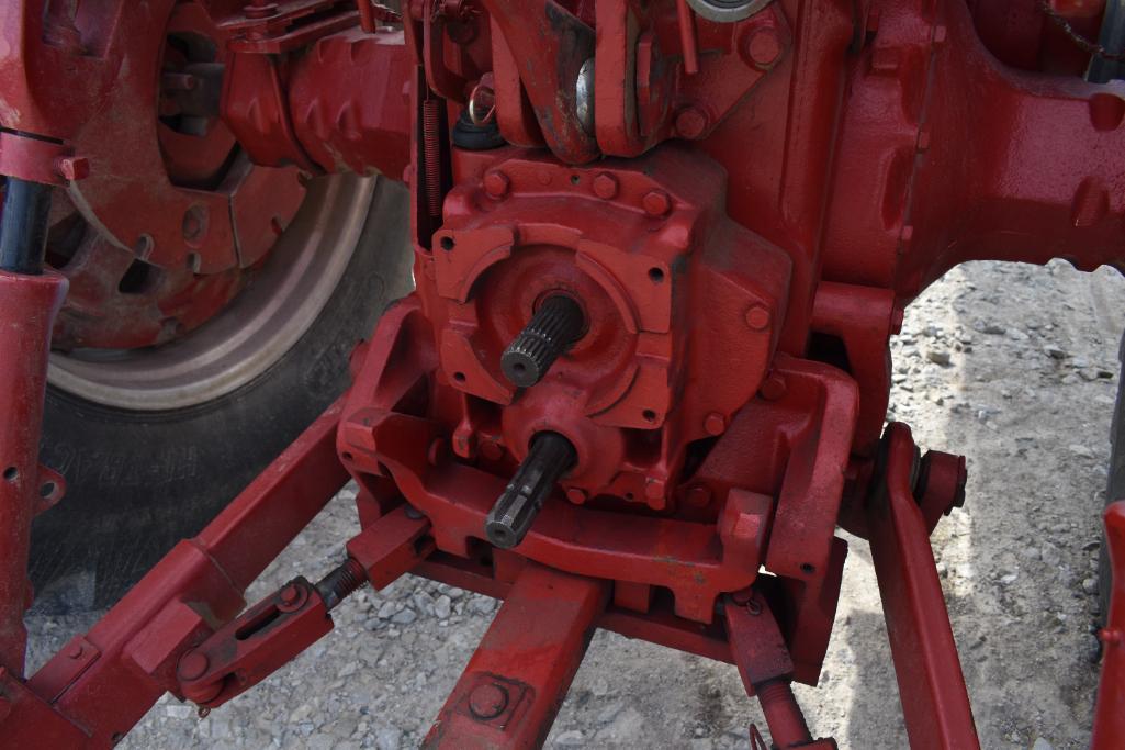 International 1066 2wd tractor