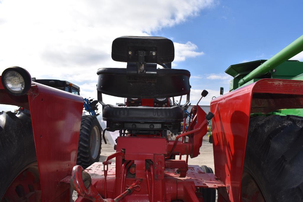 International 1066 2wd tractor