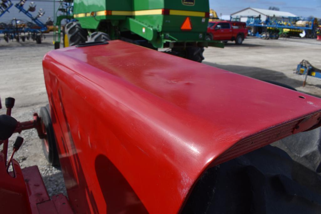 International 1066 2wd tractor