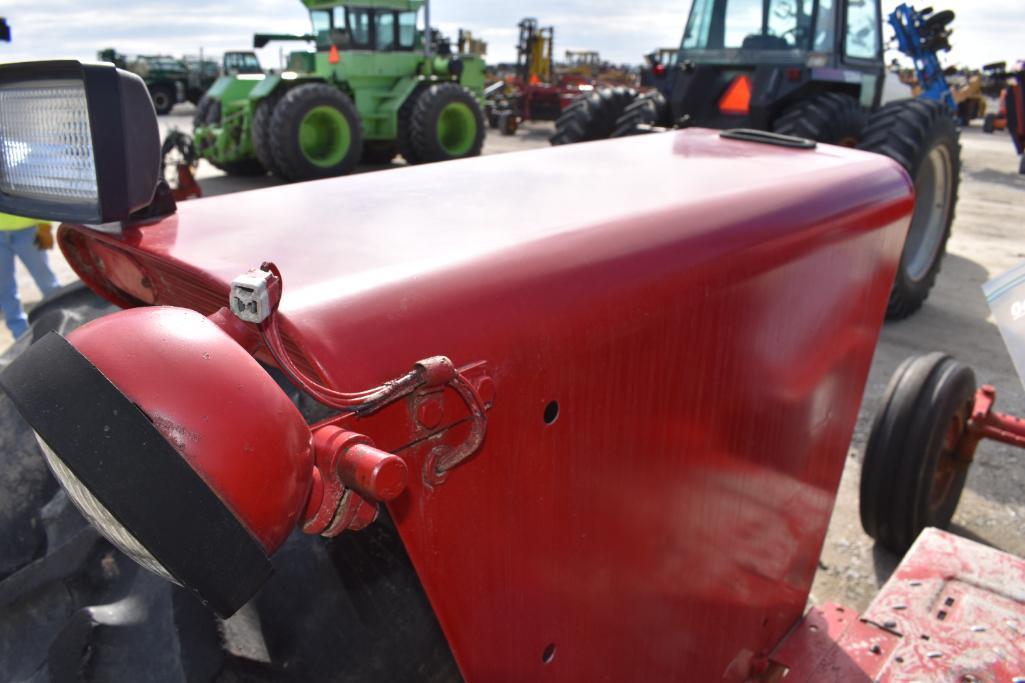 International 1066 2wd tractor