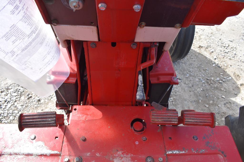 International 1066 2wd tractor