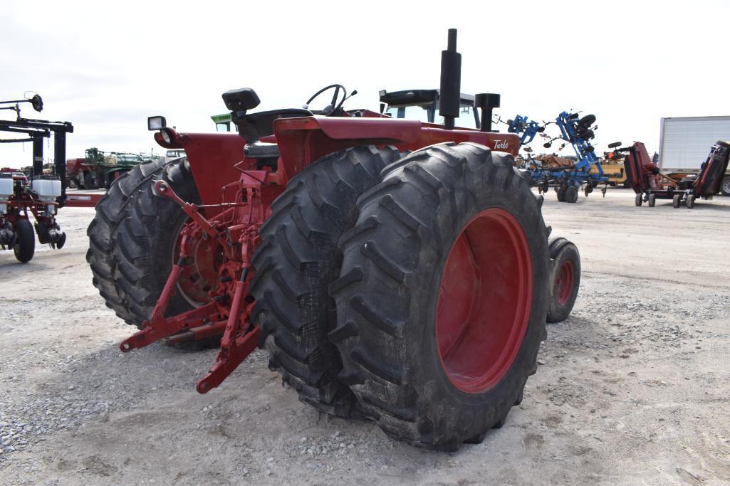 International 1066 2wd tractor