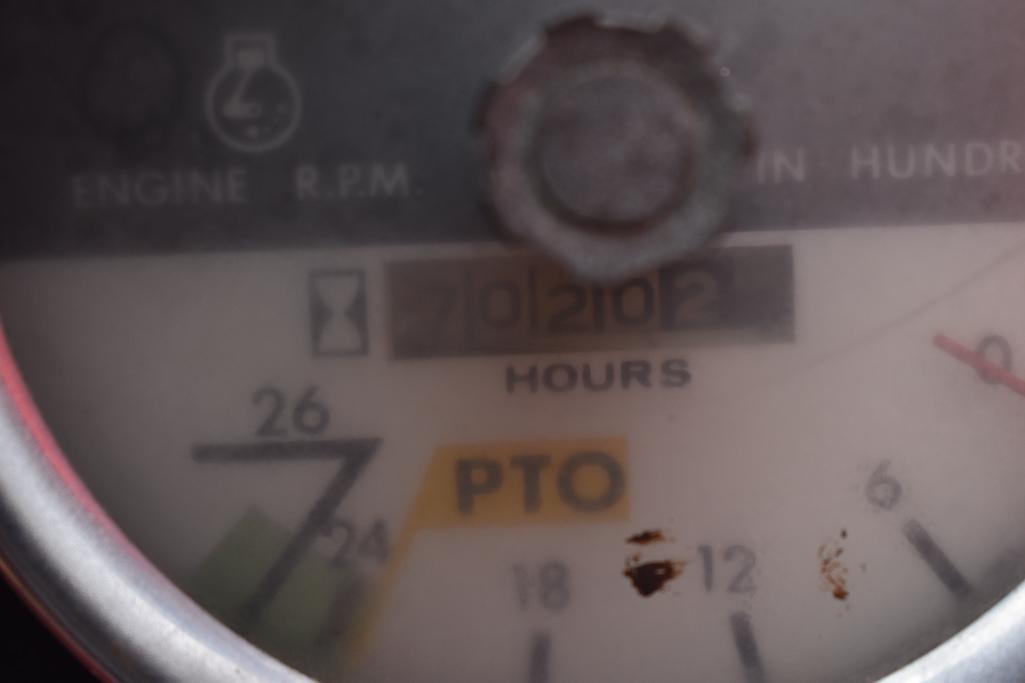 International 1066 2wd tractor