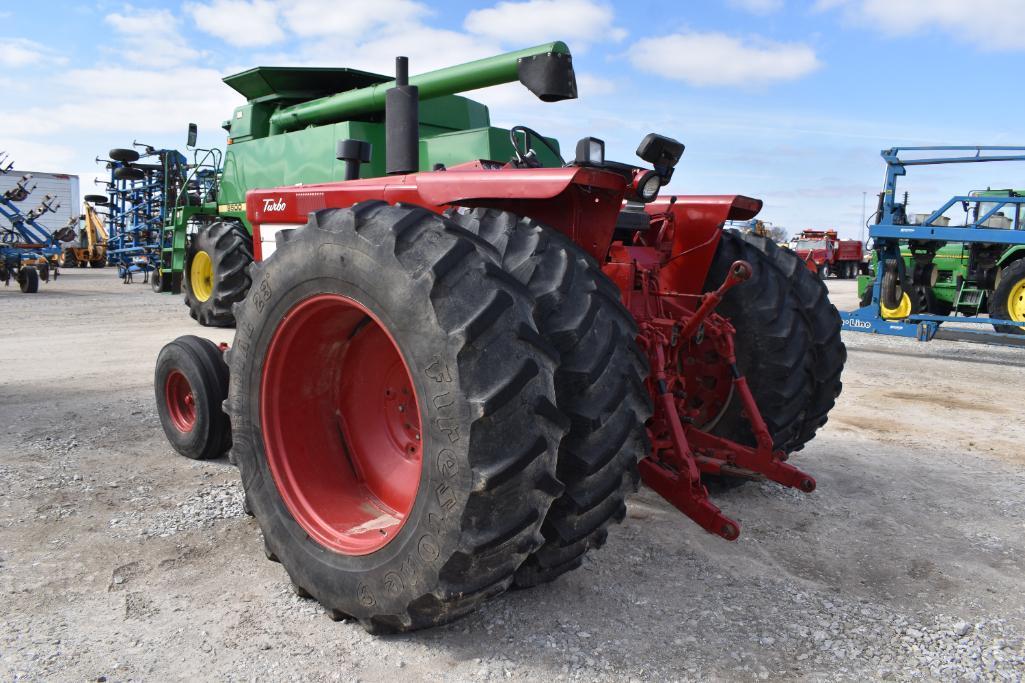 International 1066 2wd tractor