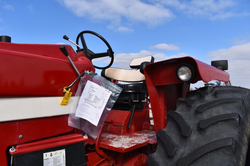International 1066 2wd tractor