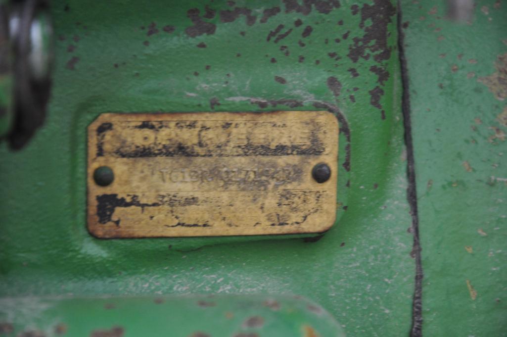 John Deere 4320 2wd tractor