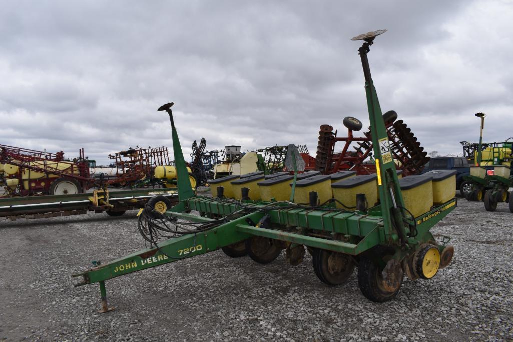 John Deere 7200 6 row 30" planter