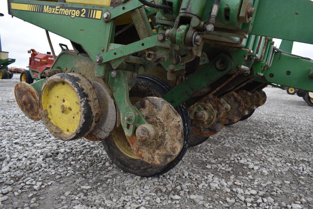 John Deere 7200 6 row 30" planter