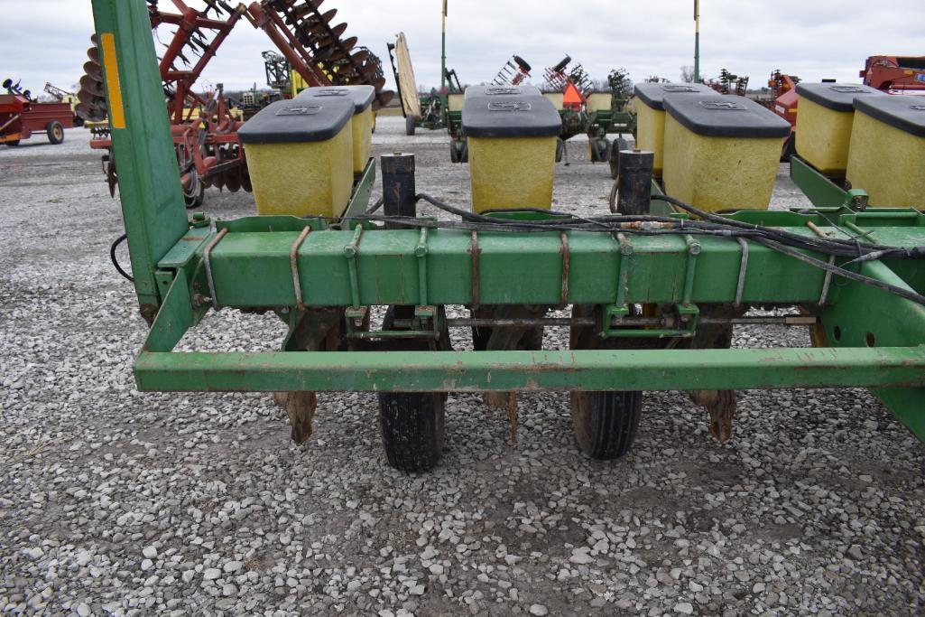 John Deere 7200 6 row 30" planter