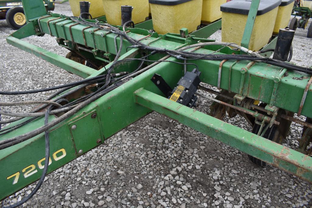 John Deere 7200 6 row 30" planter