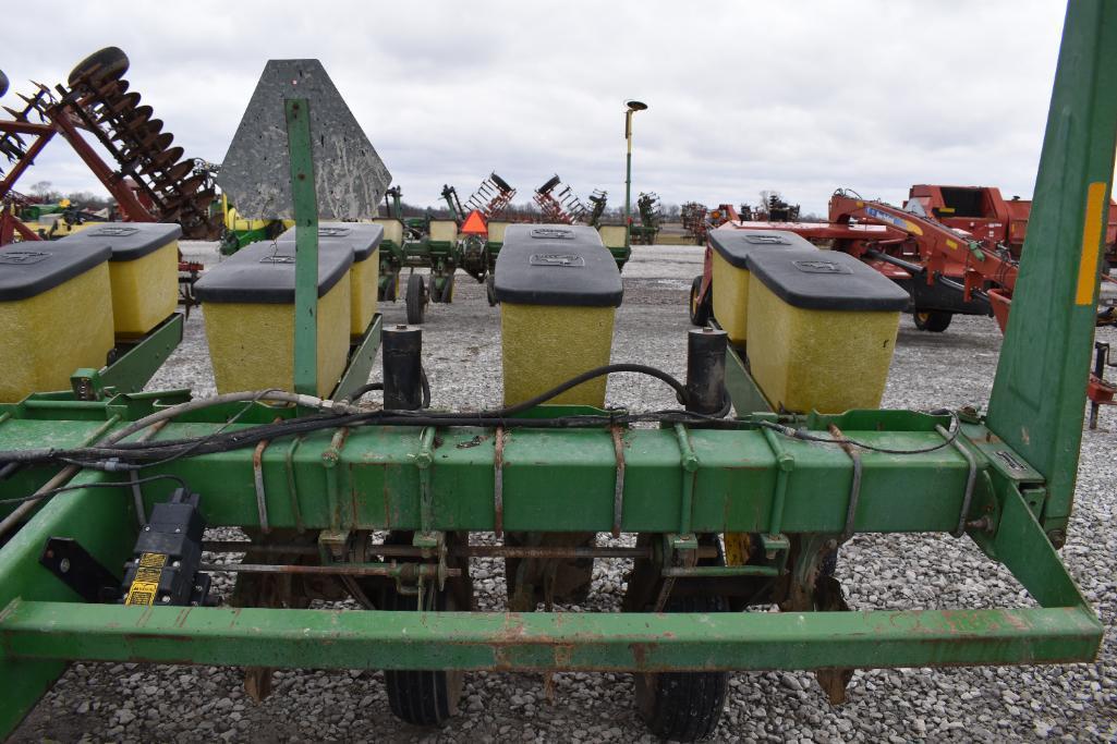 John Deere 7200 6 row 30" planter
