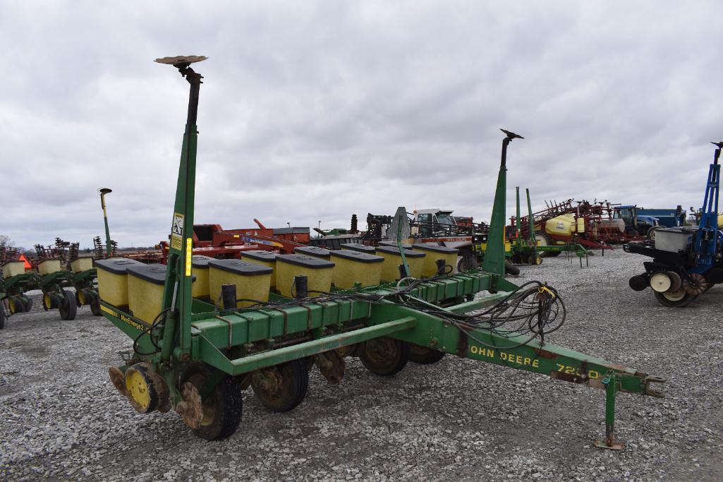 John Deere 7200 6 row 30" planter