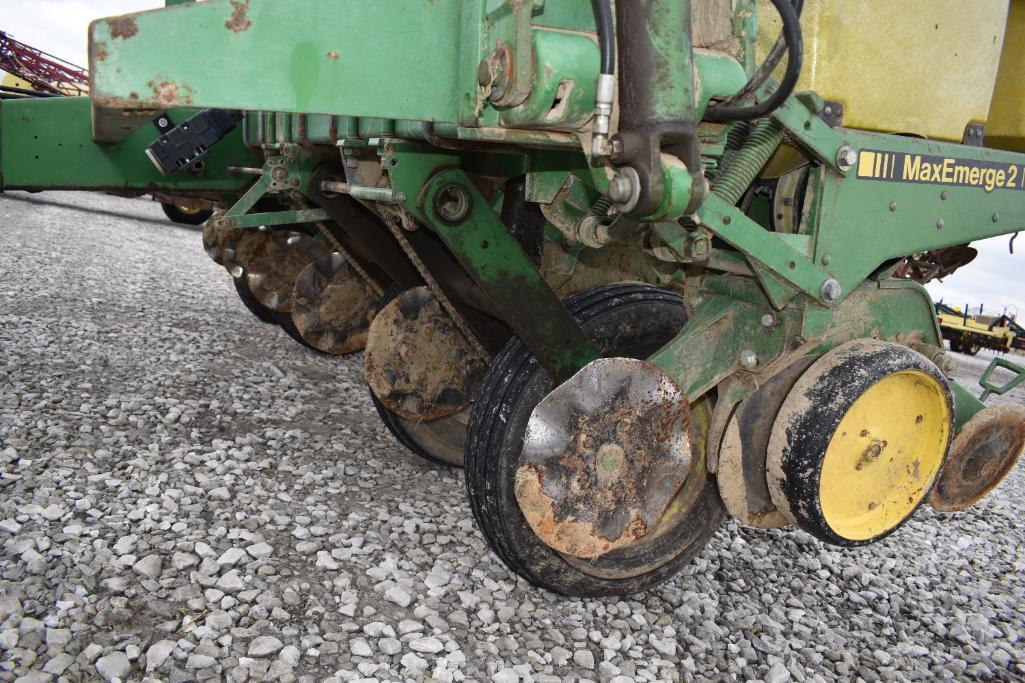 John Deere 7200 6 row 30" planter