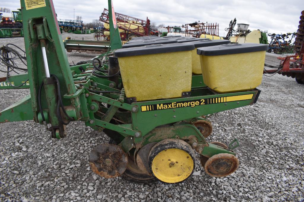 John Deere 7200 6 row 30" planter