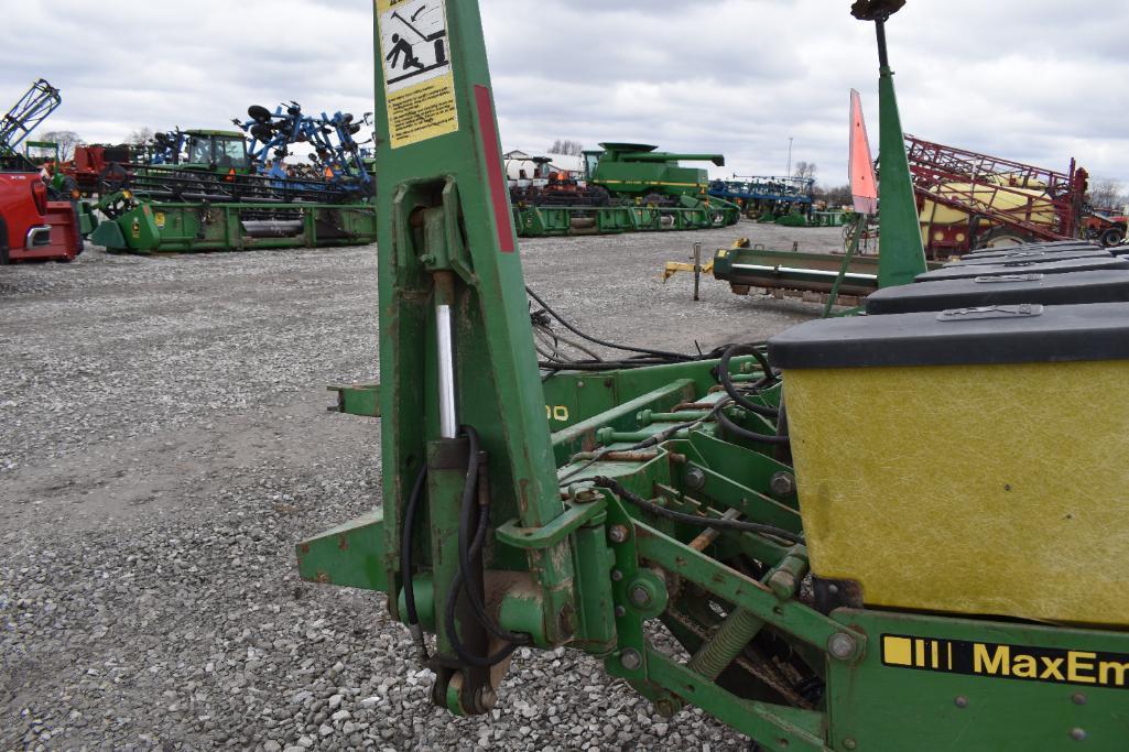 John Deere 7200 6 row 30" planter