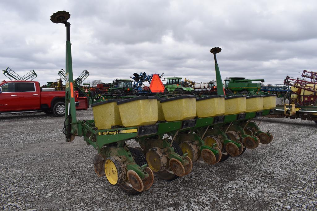John Deere 7200 6 row 30" planter