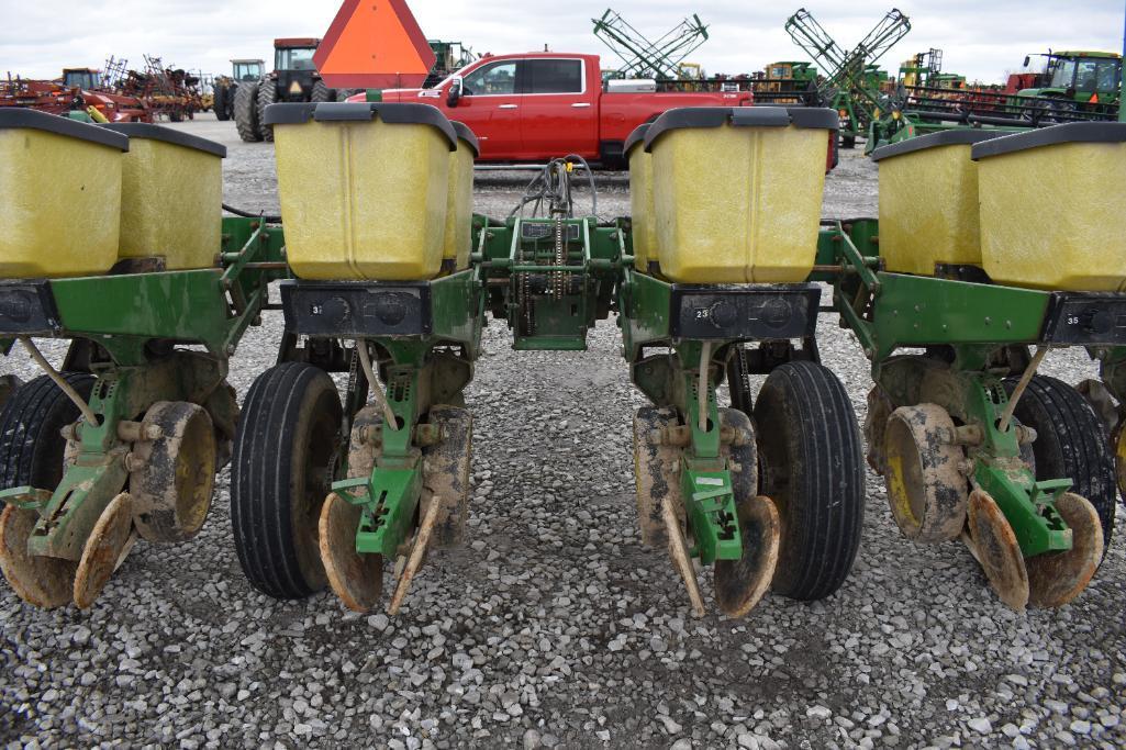 John Deere 7200 6 row 30" planter