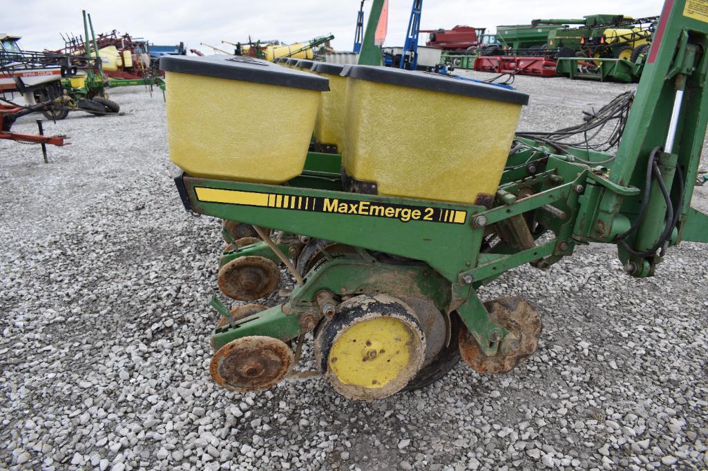 John Deere 7200 6 row 30" planter