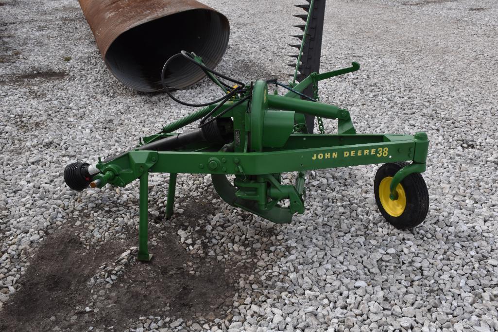 John Deere 38 7' sickle bar mower