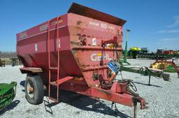 Gehl 8285 feed wagon