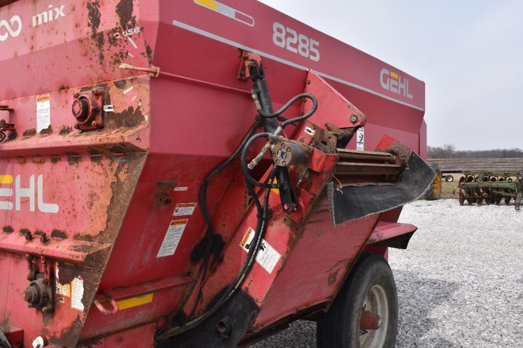 Gehl 8285 feed wagon
