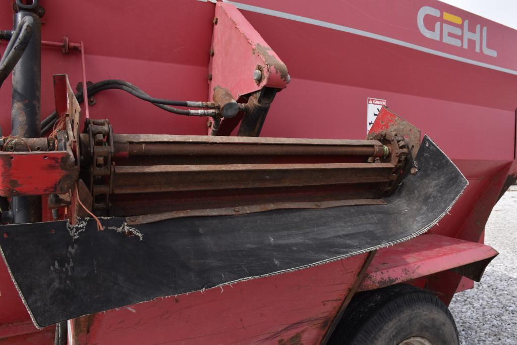 Gehl 8285 feed wagon