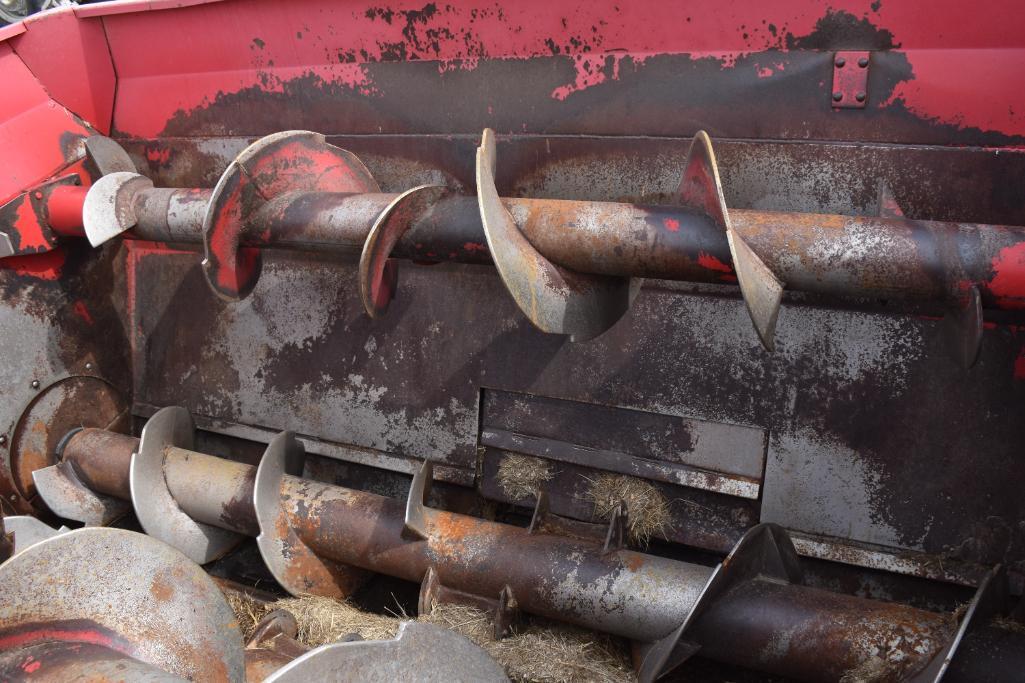Gehl 8285 feed wagon
